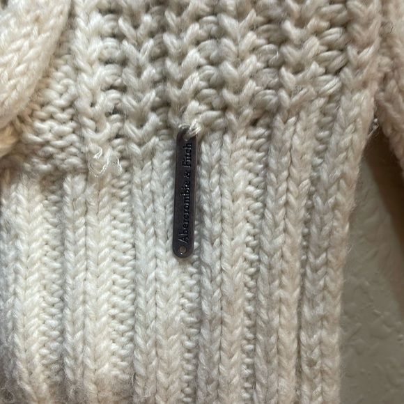 Abercrombie & Fitch Ivory Cable-Knit Turtleneck Long Sleeve Sweater Size XS - Picture 3 of 4